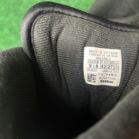 MINT Mens Reebok Mid Q3! Size 9 (Black & Metallic Silver) - Picture 6 of 7